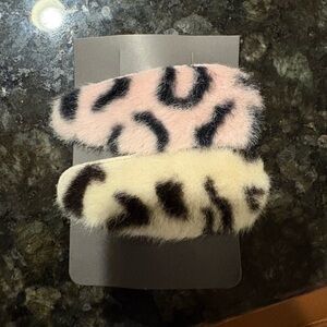 Pink and white fuzzy leopard print hair clips #hairaccessories